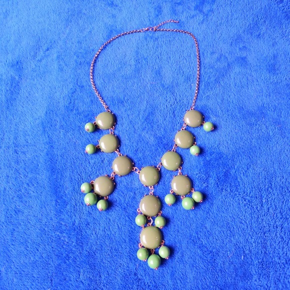 Two Toned Avocado Apple Green Bubble Bib Statement Necklace - Picture 1 of 7